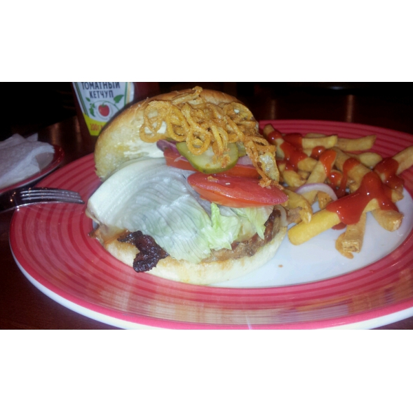 Ресторанный сервис бронирования столиков menu-rest.com - Интерьер ресторана "T.G.I. Friday`s"