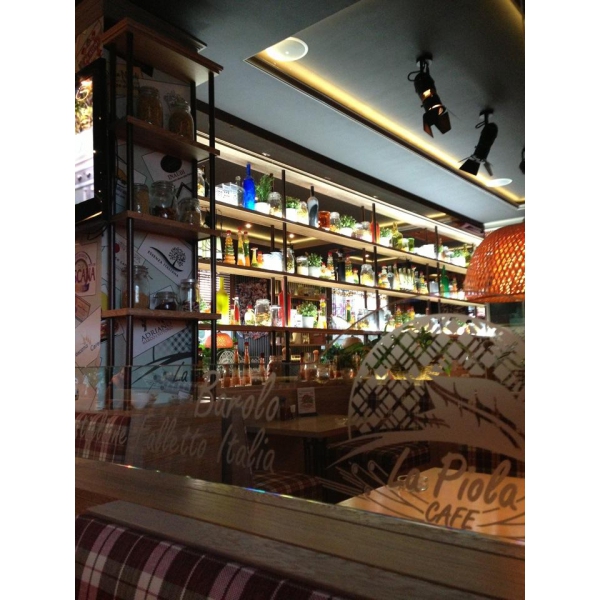 Ресторанный сервис бронирования столиков menu-rest.com - Интерьер ресторана "La Piola"