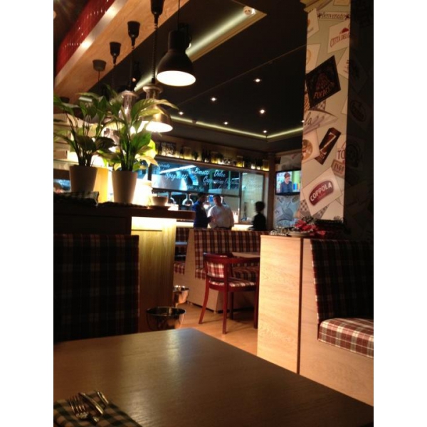 Ресторанный сервис бронирования столиков menu-rest.com - Интерьер ресторана "La Piola"