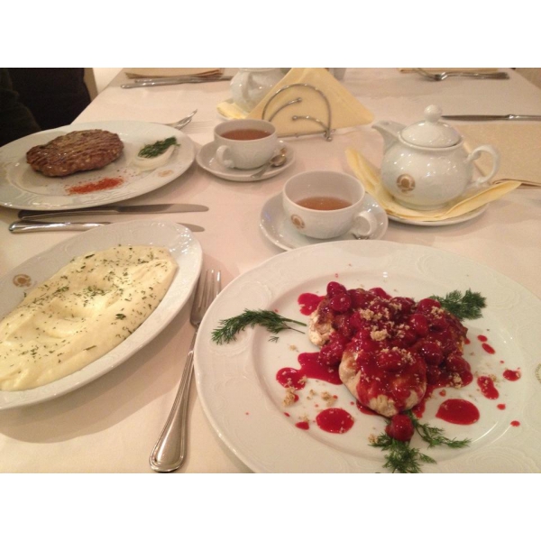 Ресторанный сервис бронирования столиков menu-rest.com - Интерьер ресторана "Югославия"