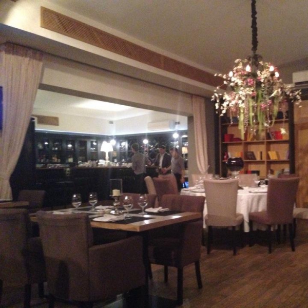 Ресторанный сервис бронирования столиков menu-rest.com - Интерьер ресторана "Жукоvка"