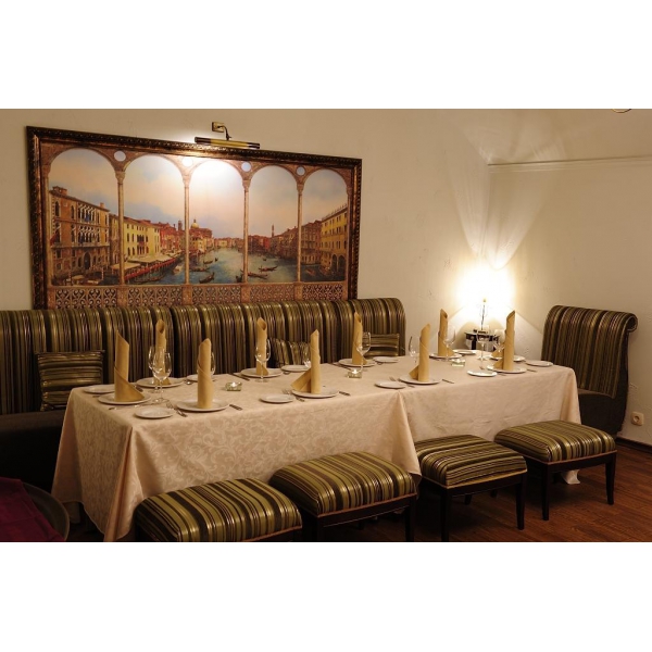 Ресторанный сервис бронирования столиков menu-rest.com - Интерьер ресторана "Лунный дворик"