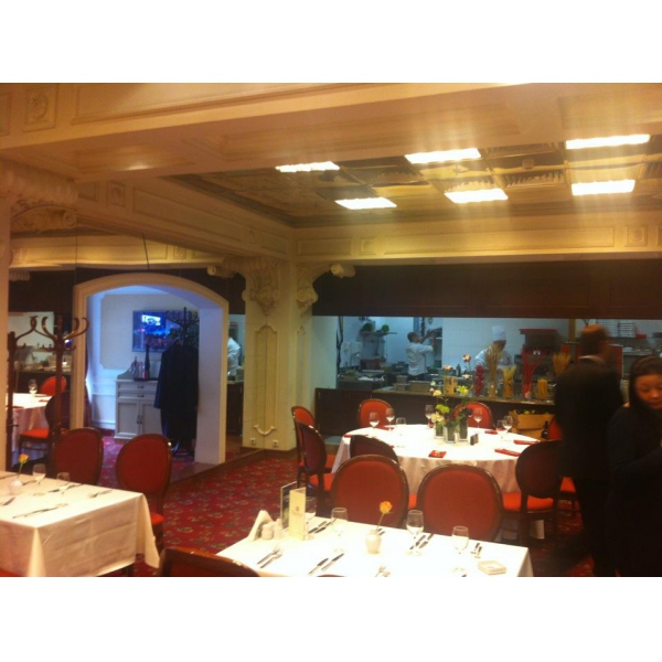 Ресторанный сервис бронирования столиков menu-rest.com - Интерьер ресторана "EVOO"