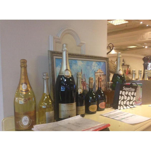 Ресторанный сервис бронирования столиков menu-rest.com - Интерьер ресторана "EVOO"