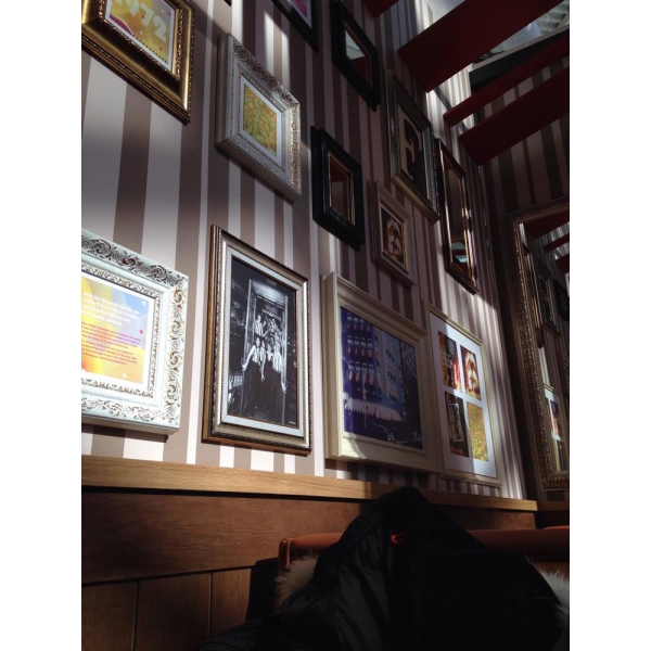 Ресторанный сервис бронирования столиков menu-rest.com - Интерьер ресторана "T.G.I. Friday`s"