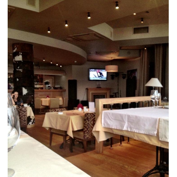 Ресторанный сервис бронирования столиков menu-rest.com - Интерьер ресторана "Рябина-Бар"