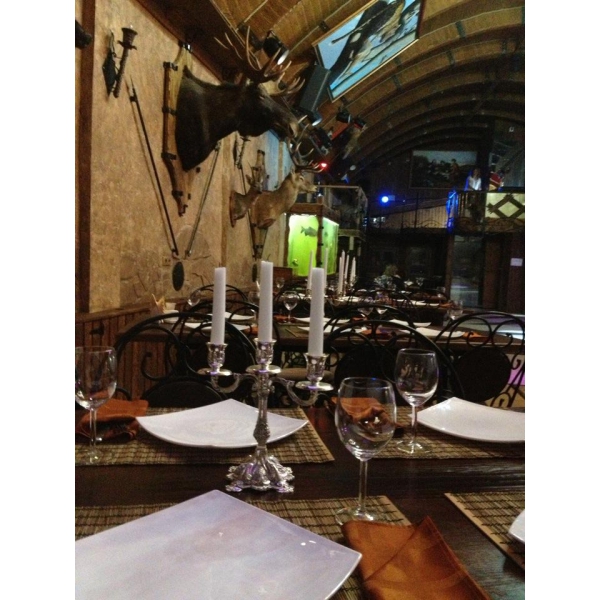 Ресторанный сервис бронирования столиков menu-rest.com - Интерьер ресторана "Охотники на привале"