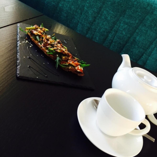 Ресторанный сервис бронирования столиков menu-rest.com - Интерьер ресторана "Holly Food"