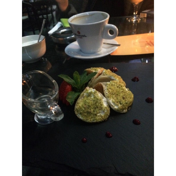 Ресторанный сервис бронирования столиков menu-rest.com - Интерьер ресторана "Holly Food"