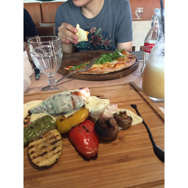 Ресторанный сервис бронирования столиков menu-rest.com - Интерьер ресторана "Holly Food"