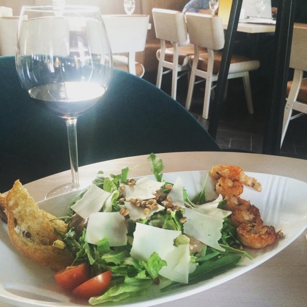 Ресторанный сервис бронирования столиков menu-rest.com - Интерьер ресторана "Holly Food"