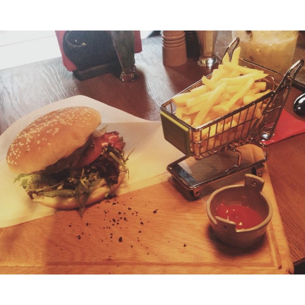 Ресторанный сервис бронирования столиков menu-rest.com - Интерьер ресторана "Shaggy Dog"