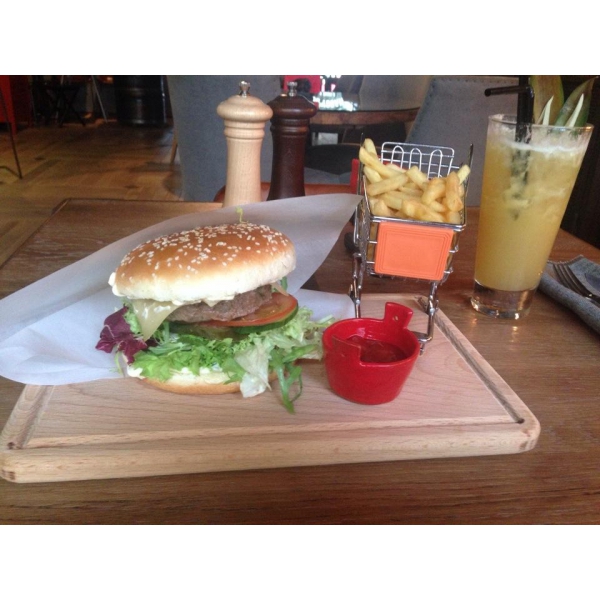 Ресторанный сервис бронирования столиков menu-rest.com - Интерьер ресторана "Shaggy Dog"