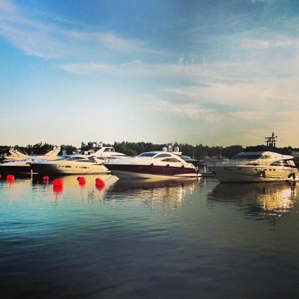 Ресторанный сервис бронирования столиков menu-rest.com - Интерьер ресторана "Город-Яхт бар"