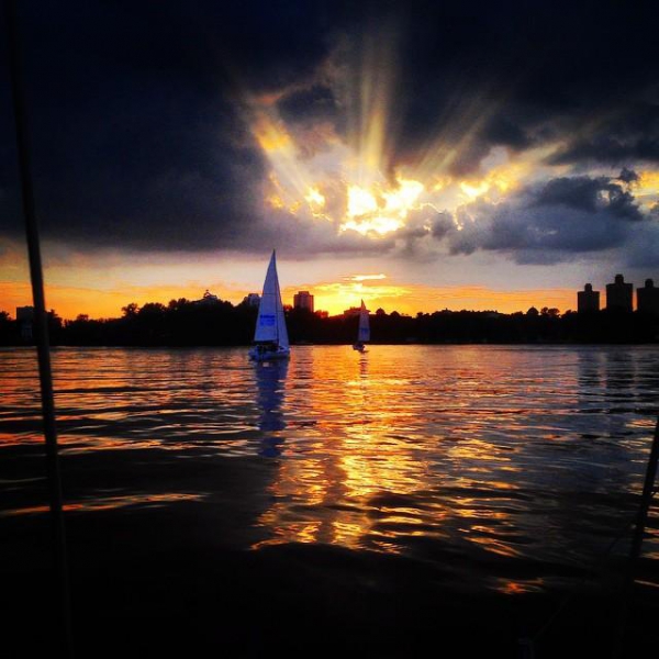 Ресторанный сервис бронирования столиков menu-rest.com - Интерьер ресторана "Город-Яхт бар"