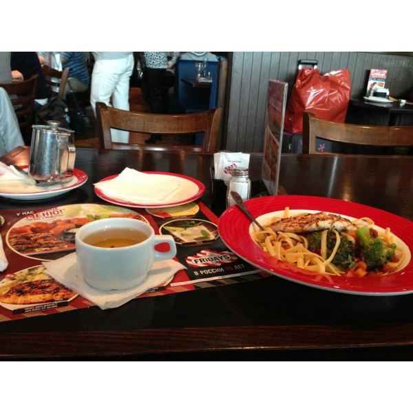 Ресторанный сервис бронирования столиков menu-rest.com - Интерьер ресторана "T.G.I. Friday`s"