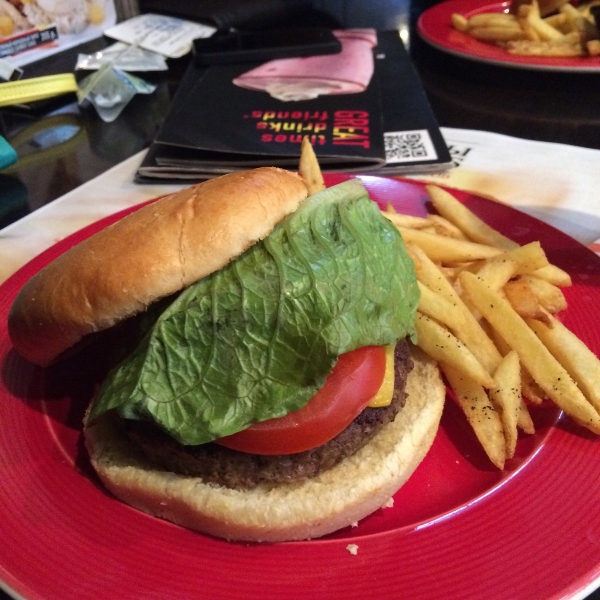 Ресторанный сервис бронирования столиков menu-rest.com - Интерьер ресторана "T.G.I. Friday`s"