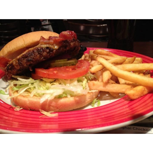 Ресторанный сервис бронирования столиков menu-rest.com - Интерьер ресторана "T.G.I. Friday`s"