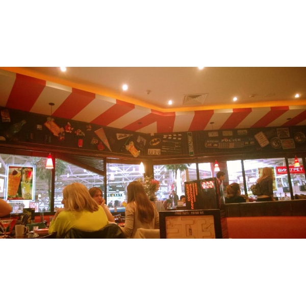 Ресторанный сервис бронирования столиков menu-rest.com - Интерьер ресторана "T.G.I. Friday`s"