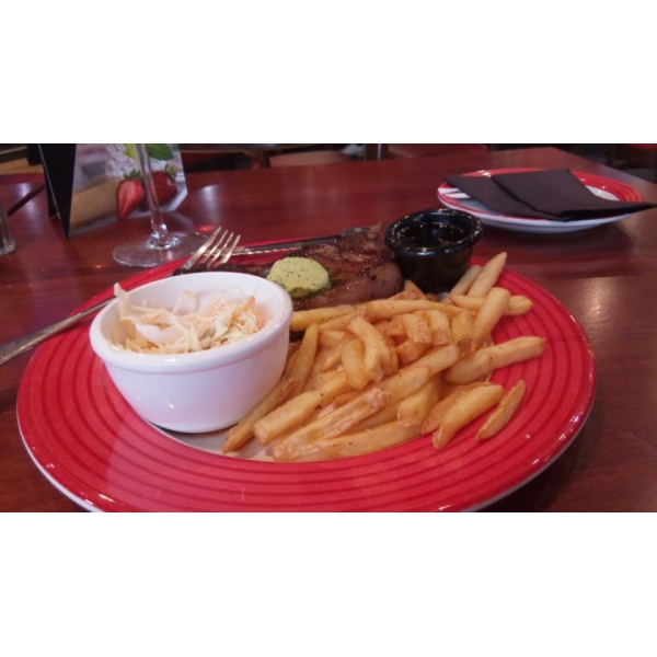 Ресторанный сервис бронирования столиков menu-rest.com - Интерьер ресторана "T.G.I. Friday`s"