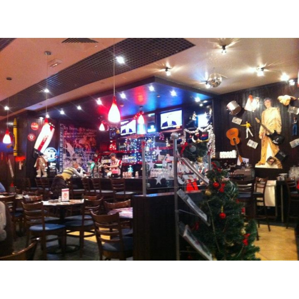 Ресторанный сервис бронирования столиков menu-rest.com - Интерьер ресторана "T.G.I. Friday`s"