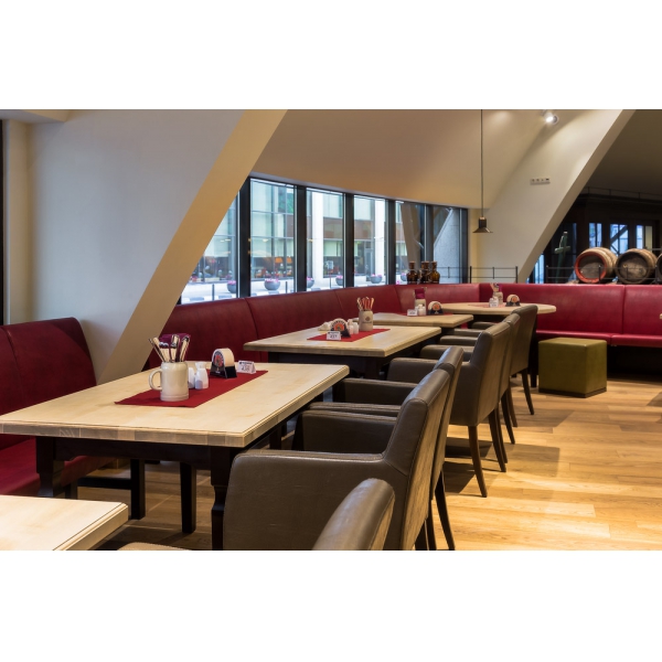 Ресторанный сервис бронирования столиков menu-rest.com - Интерьер ресторана "Paulaner brauhaus"