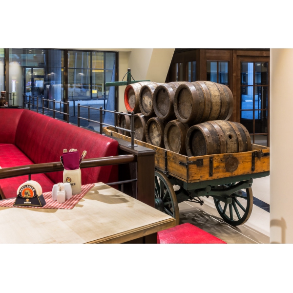 Ресторанный сервис бронирования столиков menu-rest.com - Интерьер ресторана "Paulaner brauhaus"